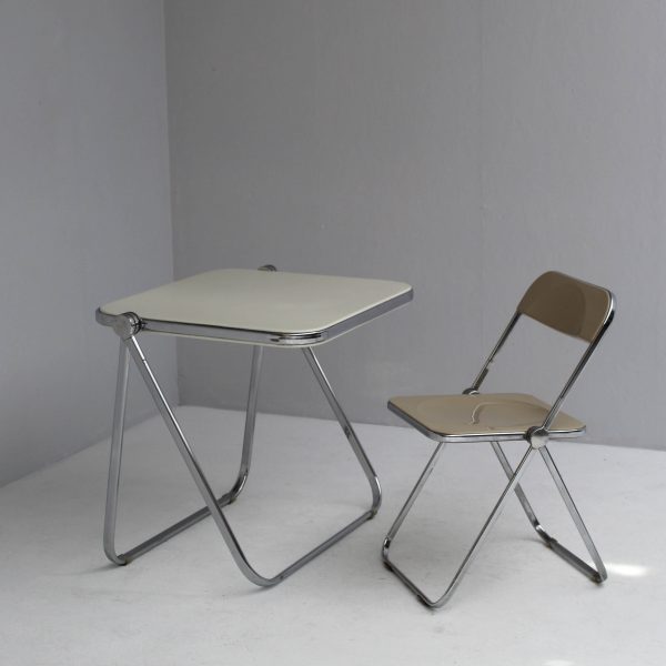 White Plia desk set