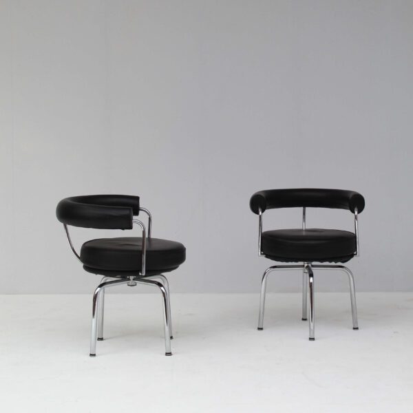 Cassina Tournant armchair